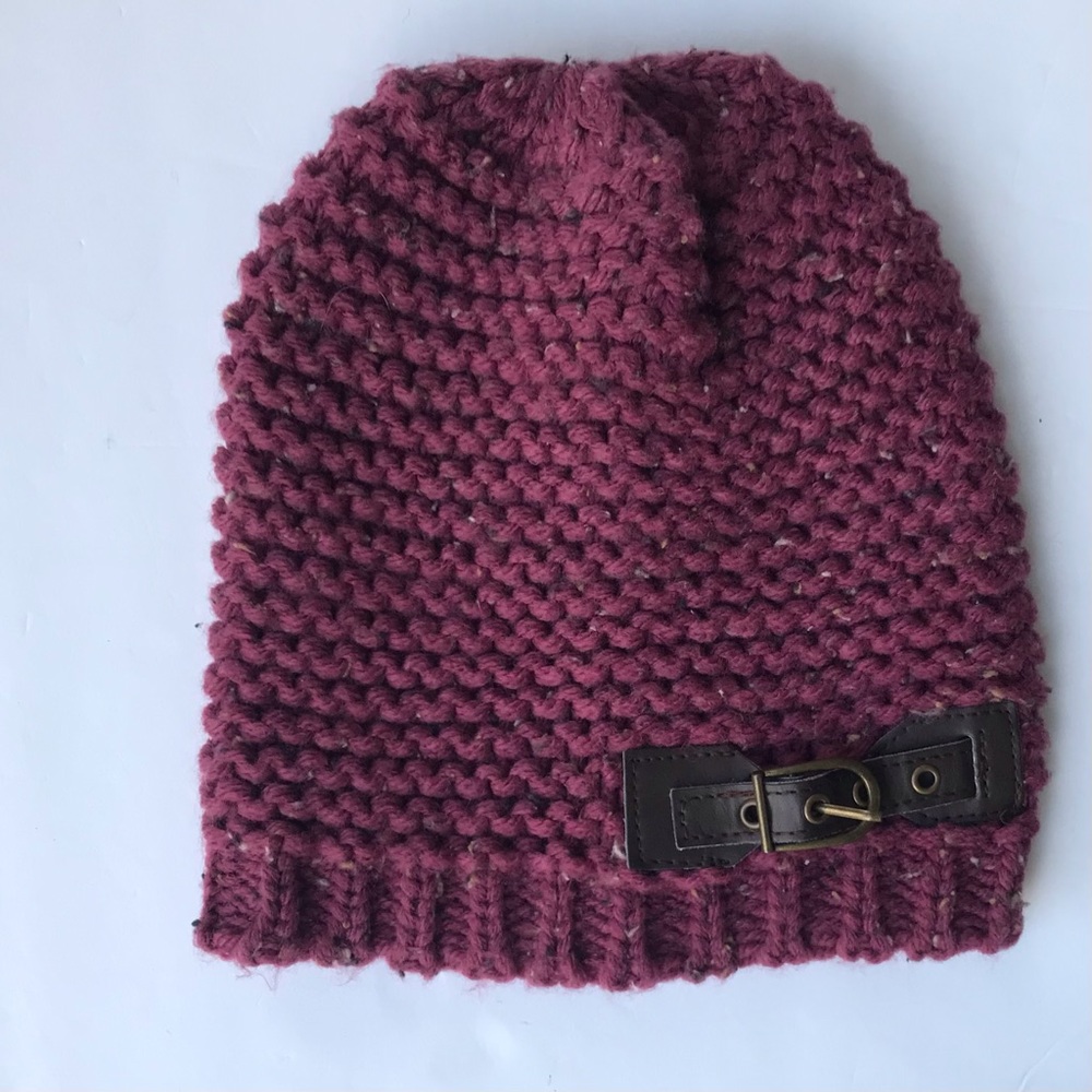 SIMPLY NOELLE Stylish Plum Color Faux Leather Buckle Knitted Skull Beanie Hat
